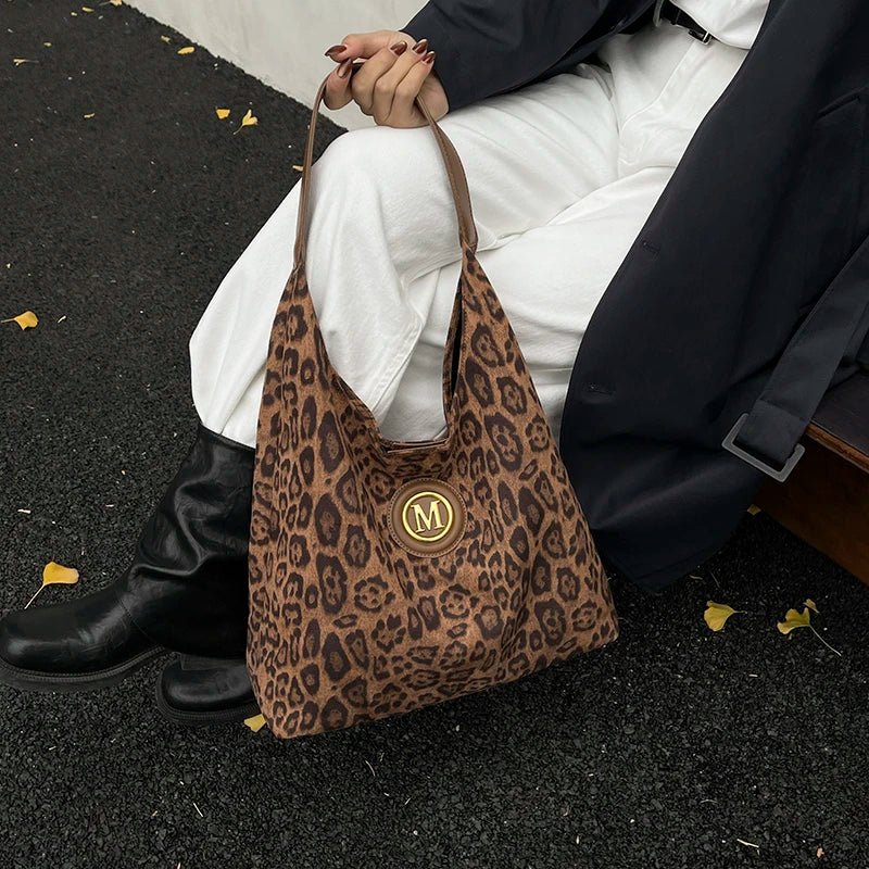 2025 Winter New Fashion Casual Togs Faux Suede Solid Color Large Capacity Shoulder Bags Durable Daily Commuting Women's Handbags - Tara's Tiny Treasures