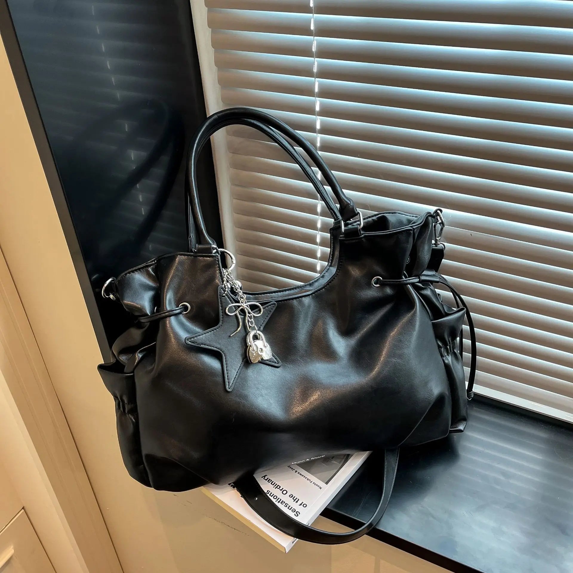 Fashionable Brand Design Tote Bag New Retro Shoulder Bag Casual Large-capacity Crossbody Bags Light Luxury High-end Women's Bags - Tara's Tiny Treasures